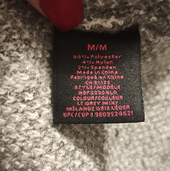 No Bounderies Woman's V-neckline Sweater NWT Suze Medium - Picture 10 of 10